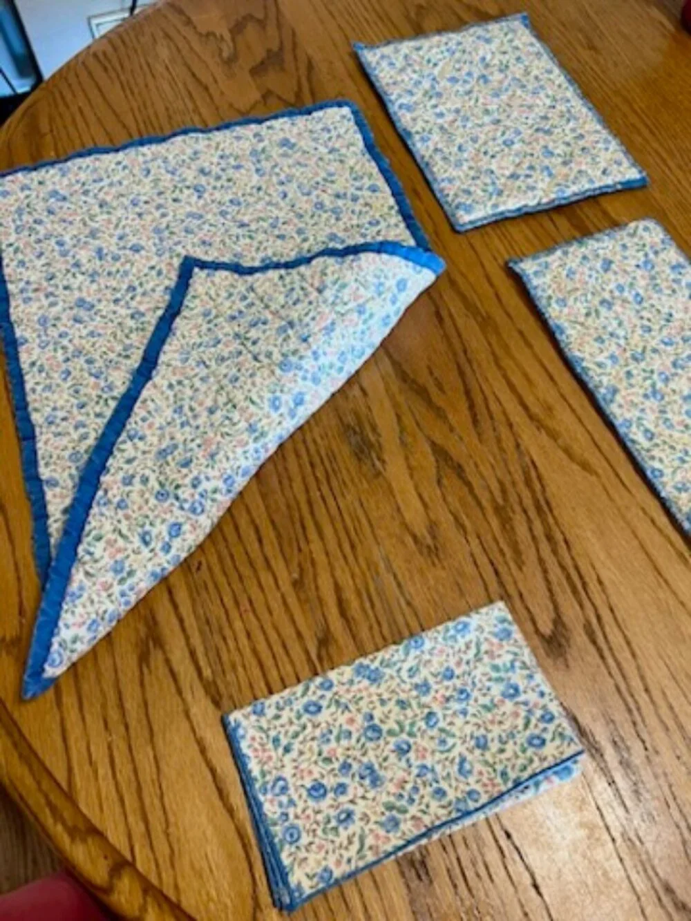 Handmade Quilted Floral Table Linens 32 Pc Placemat Napkin Hot Pad Set